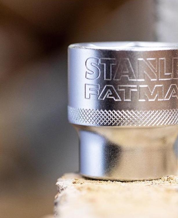 dettaglio bussola Stanley Fatmax cromata con incisione logo sul corpo